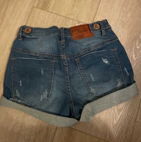 One teasspoon denim shorts size 25 - Picture 2 of 3